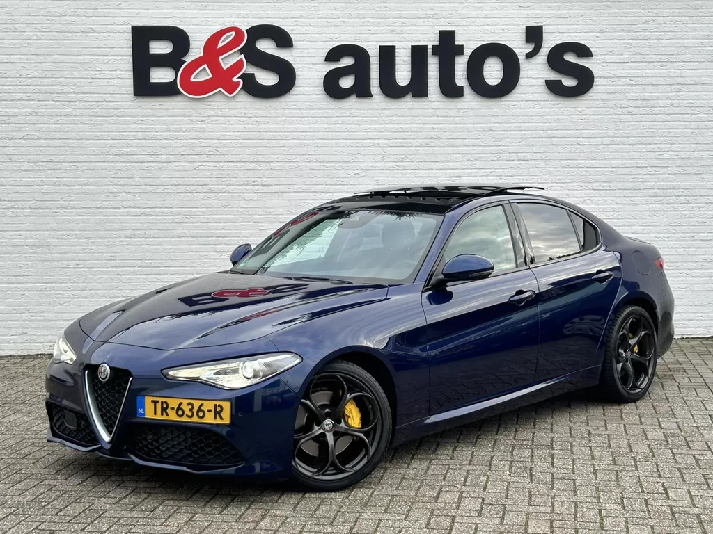 Alfa Romeo Giulia 2.0T Super Squadra Tuning 300+ PK Cruise Climate Leer Stoel- stuurverwarming Apple / Android Navi Camera Pano