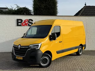 Renault Master T35 2.3 dCi 135 L2H2 Comfort Airco Cruise control Apple / Android Navigatie Laadruimte afgewerkt