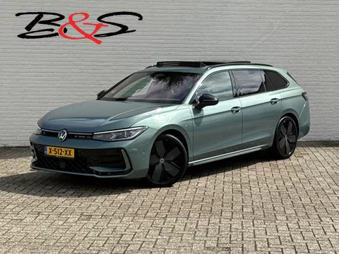 Volkswagen Passat Variant 1.5 eTSI R-Line Panorama Massage stoelen Sfeer verlichting All season banden Bomvolle uitvoering