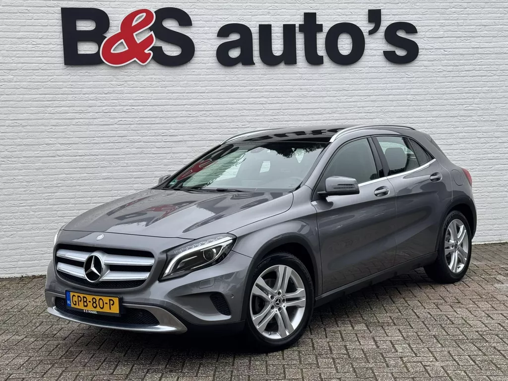 Mercedes-Benz GLA-klasse 200 Edition Trekhaak Panorama dak Automaat Cruise Clima Led verlichting