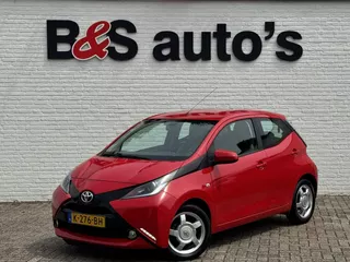 Toyota Aygo 1.0 VVT-i x-play Airco Achteruitrijcamera Multimedia Bluetooth 15" Lichtmetalen velgen